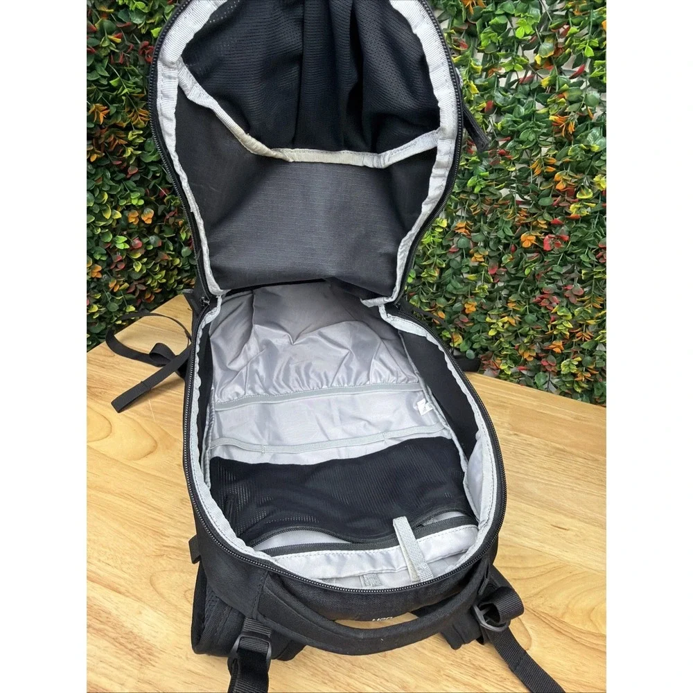 Arva Explorer 18 Liter Hiking Trail Backpack‎ Outdoors Black White